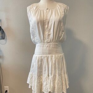 Elegant White Sleeveless Dress